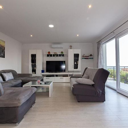 Navis Sea View Apartment With Pool Makarska Zewnętrze zdjęcie