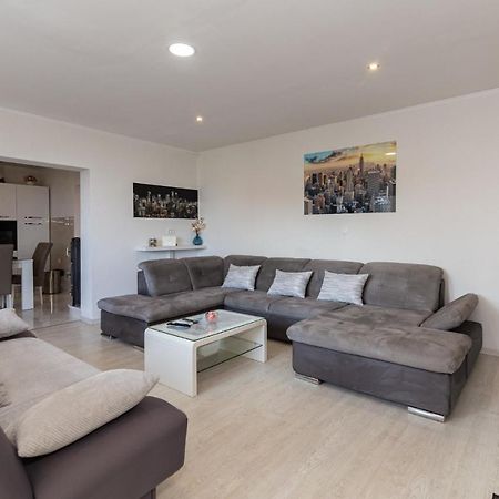 Navis Sea View Apartment With Pool Makarska Zewnętrze zdjęcie