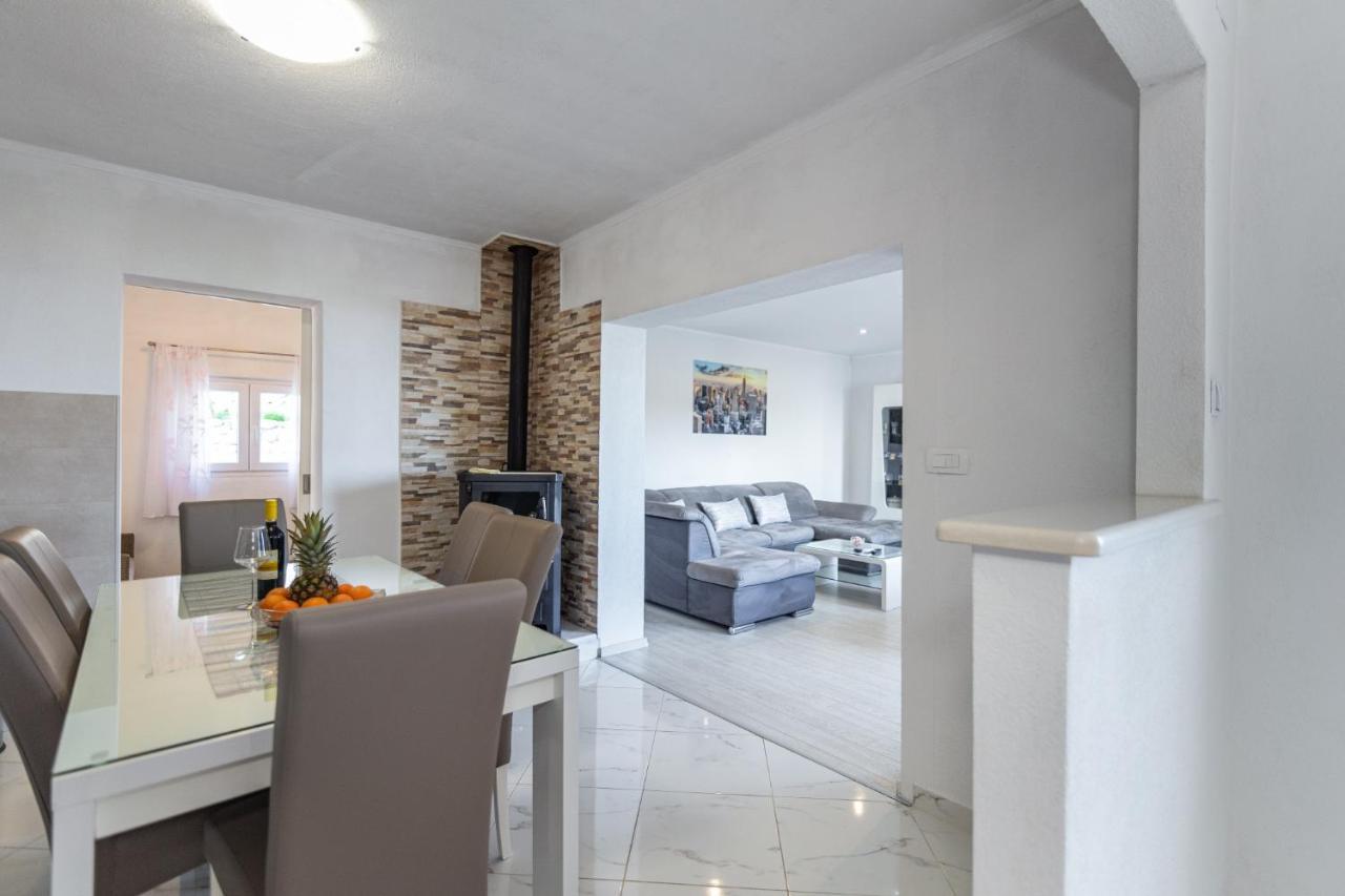 Navis Sea View Apartment With Pool Makarska Zewnętrze zdjęcie