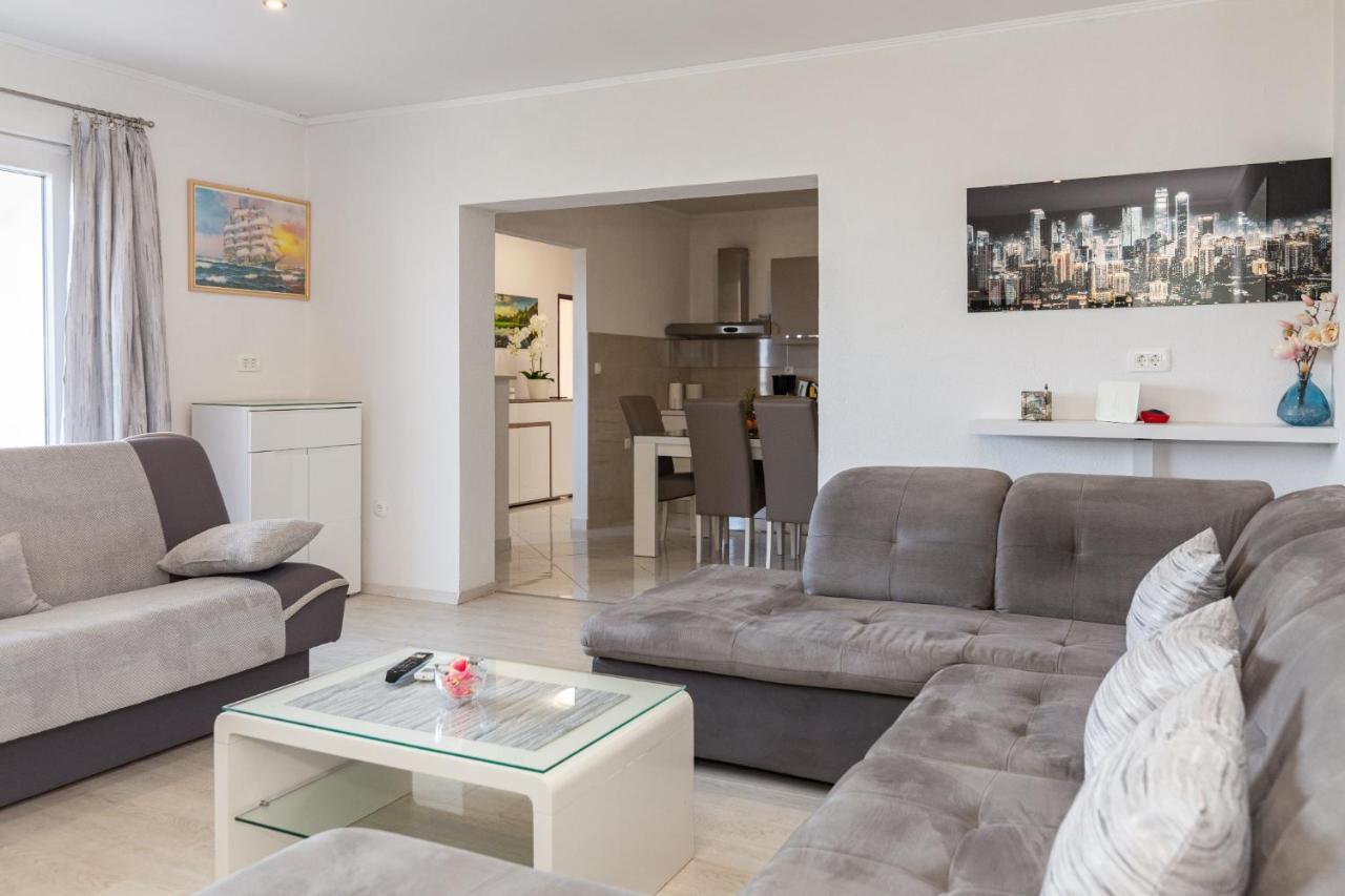Navis Sea View Apartment With Pool Makarska Zewnętrze zdjęcie