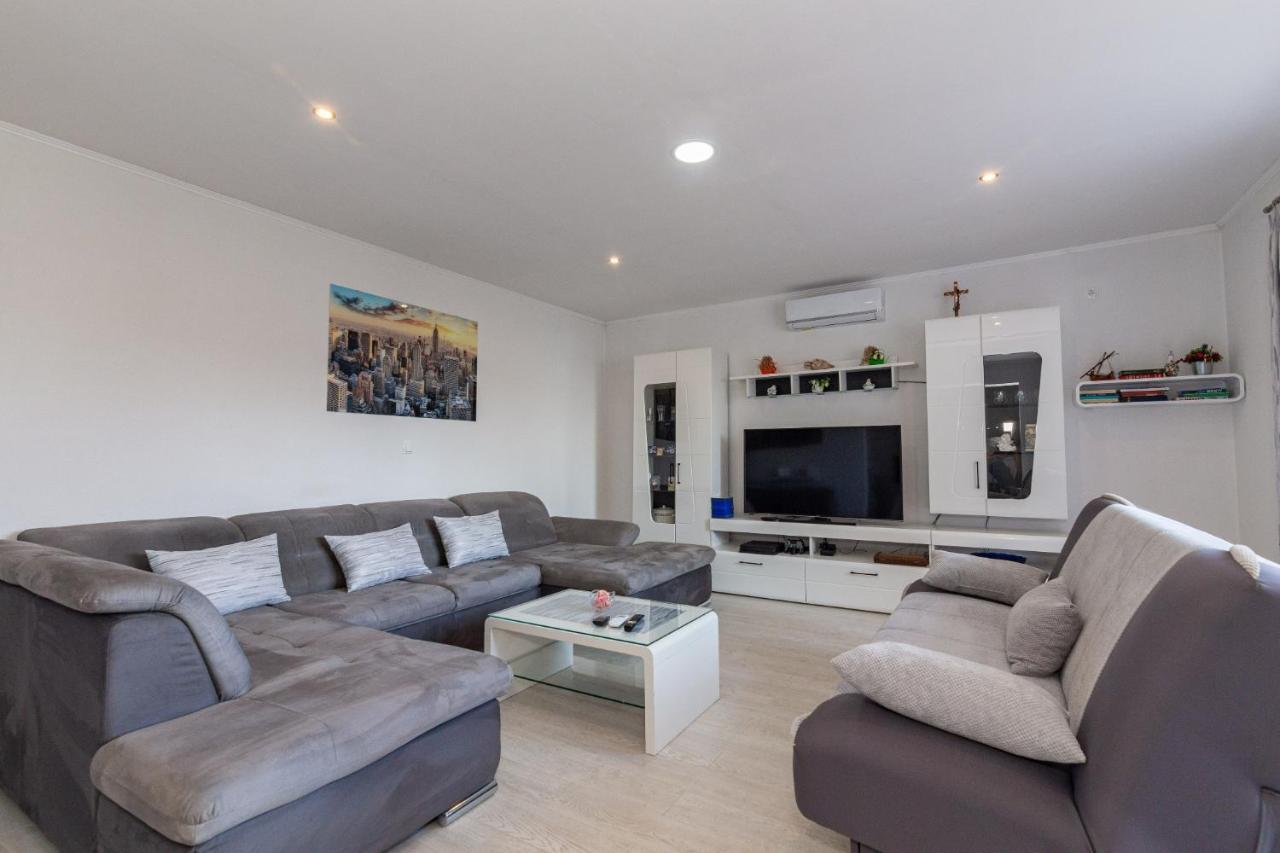 Navis Sea View Apartment With Pool Makarska Zewnętrze zdjęcie