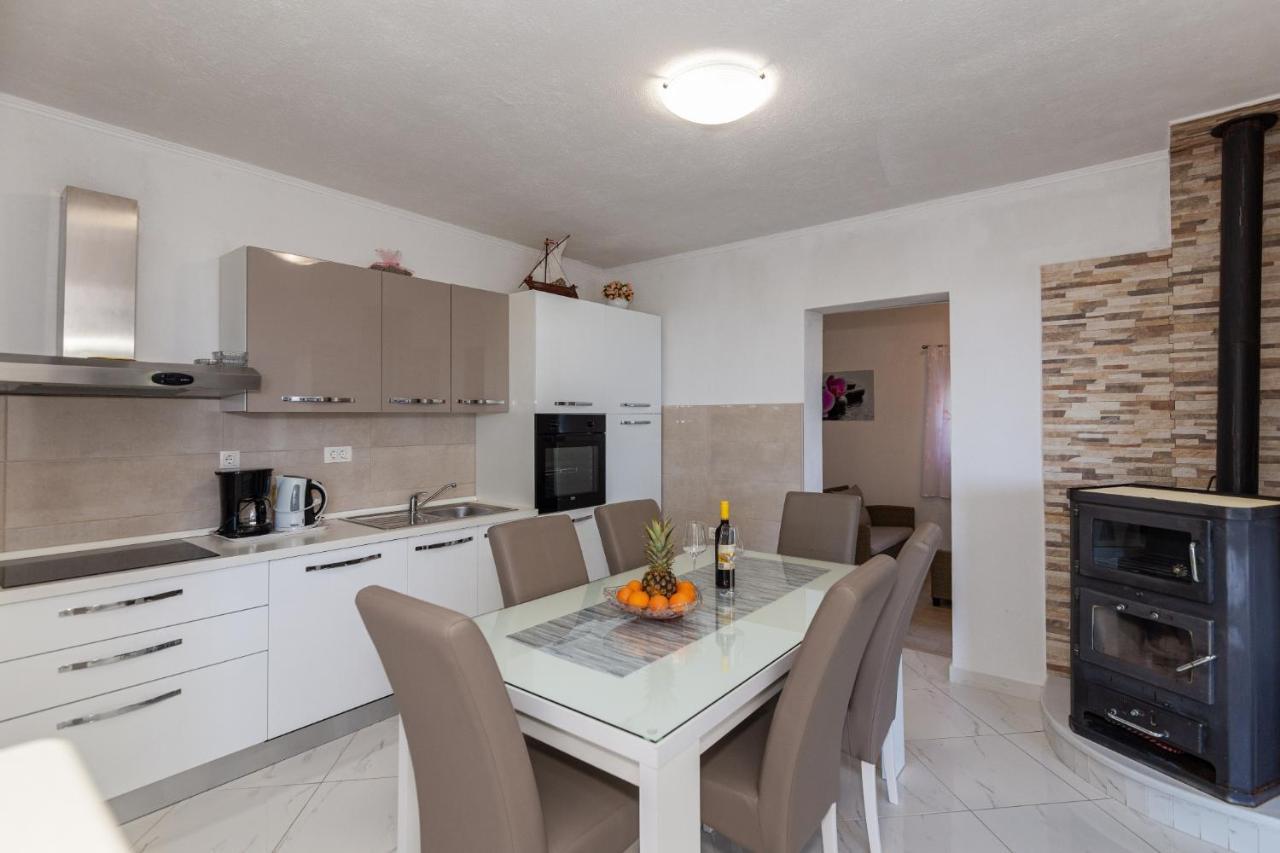 Navis Sea View Apartment With Pool Makarska Zewnętrze zdjęcie