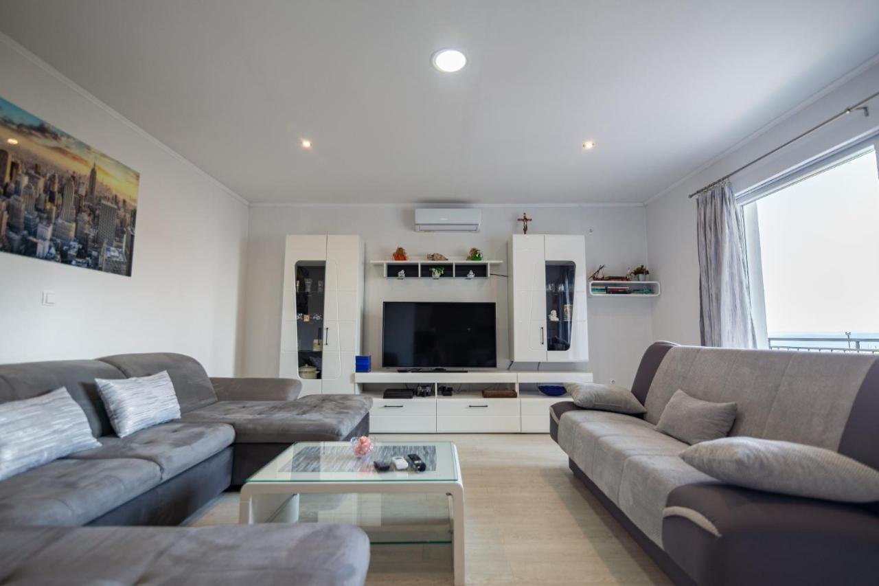 Navis Sea View Apartment With Pool Makarska Zewnętrze zdjęcie
