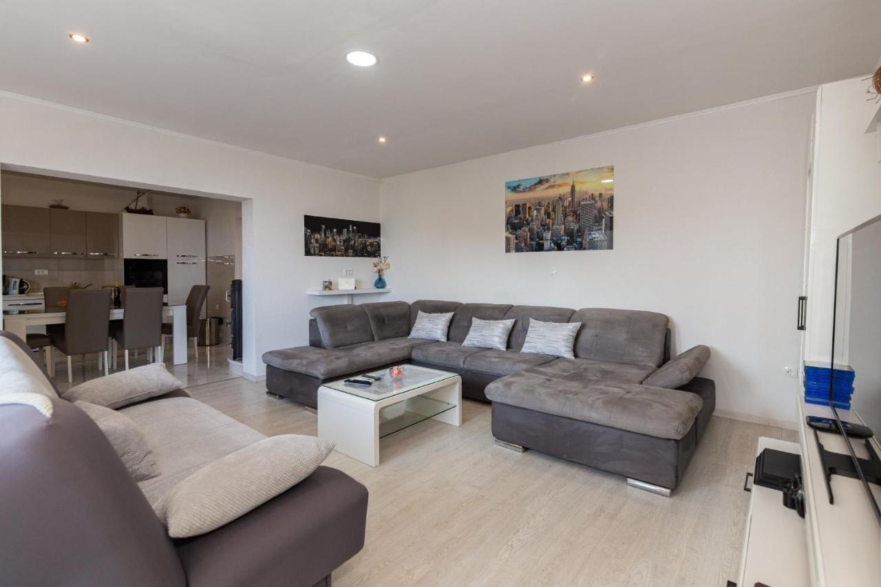 Navis Sea View Apartment With Pool Makarska Zewnętrze zdjęcie