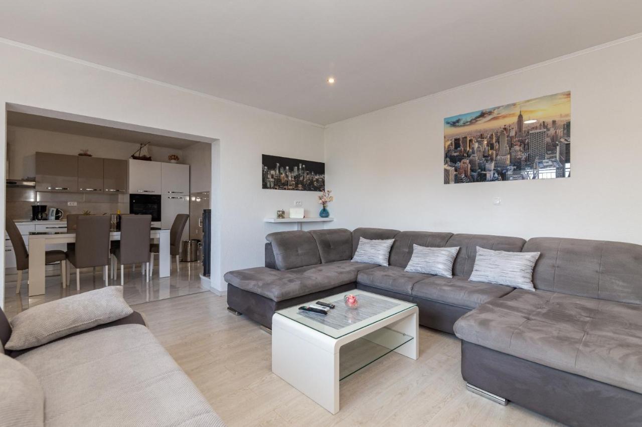 Navis Sea View Apartment With Pool Makarska Zewnętrze zdjęcie